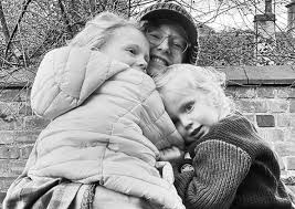 Un Américain s’offre un pistolet pour Noël, s’entraîne dans son jardin et tue sa voisine qui tenait un bébé dans ses bras