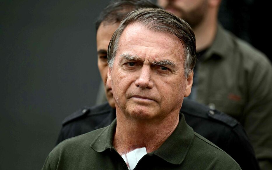 « Tout s’est bien passé » : l’ex-président brésilien Jair Bolsonaro a subi une intervention médicale pour traiter ses crises de hoquet