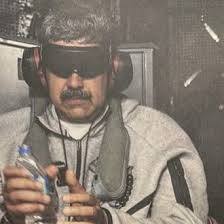 Donald Trump publie une photo de Nicolás Maduro menotté, un masque sur les yeux