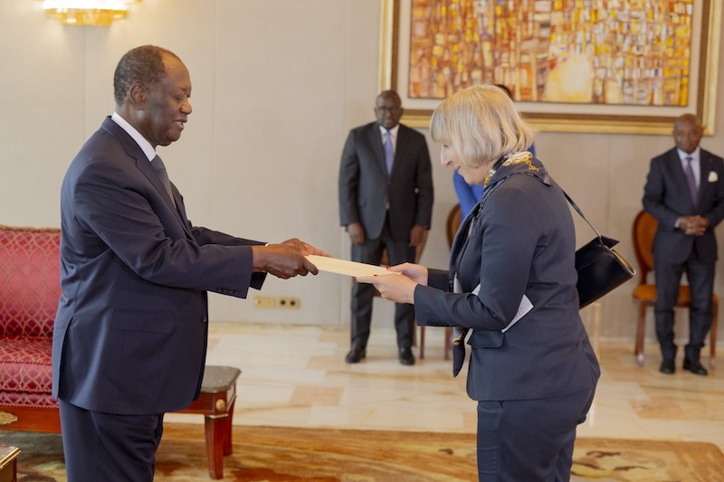 Côte d’Ivoire : Le Chef de l’État a reçu les Lettres de créance de quatre nouveaux Ambassadeurs accrédités dans le pays