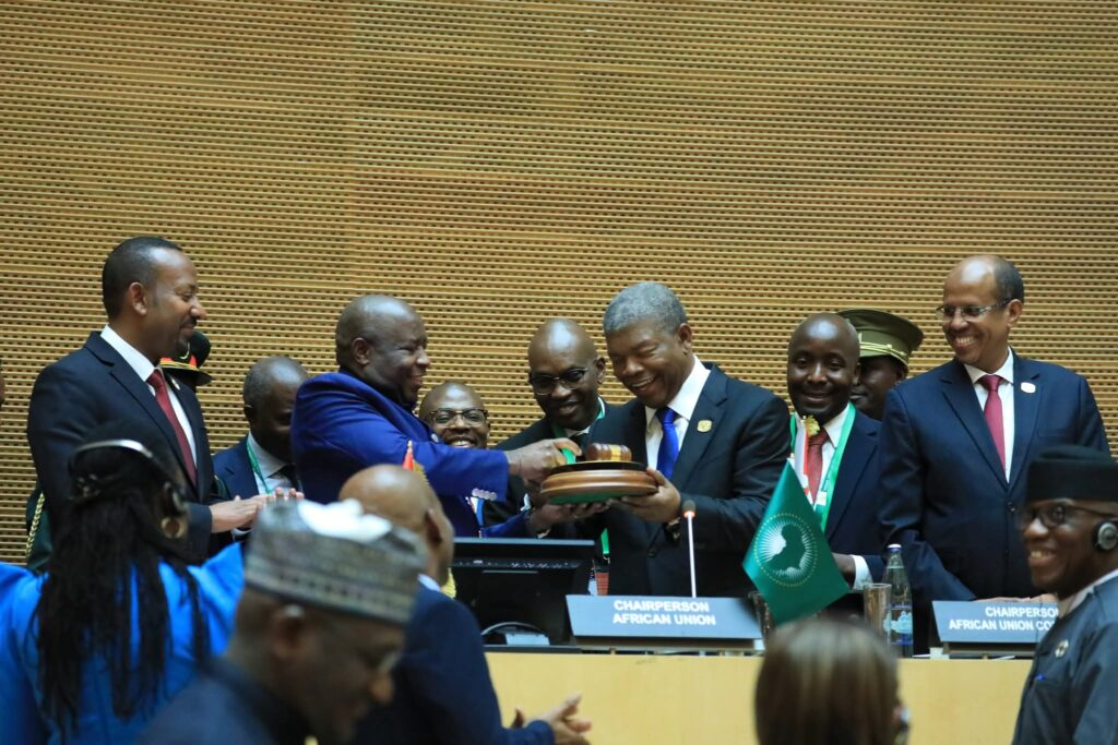 UA : Lourenço passe le flambeau à Ndayishimiye à la présidence