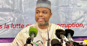 Surpopulation des prisons : le Mali annonce le test du bracelet électronique en 2026