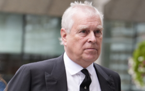 « Maintenant, il transpire » : la presse britannique ne fait pas de cadeau à Andrew après sa garde à vue