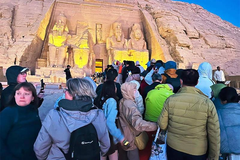 Egypte : 2 000 visiteurs à Abou Simbel pour l’alignement des rayons solaires sur la statue de Ramsès II