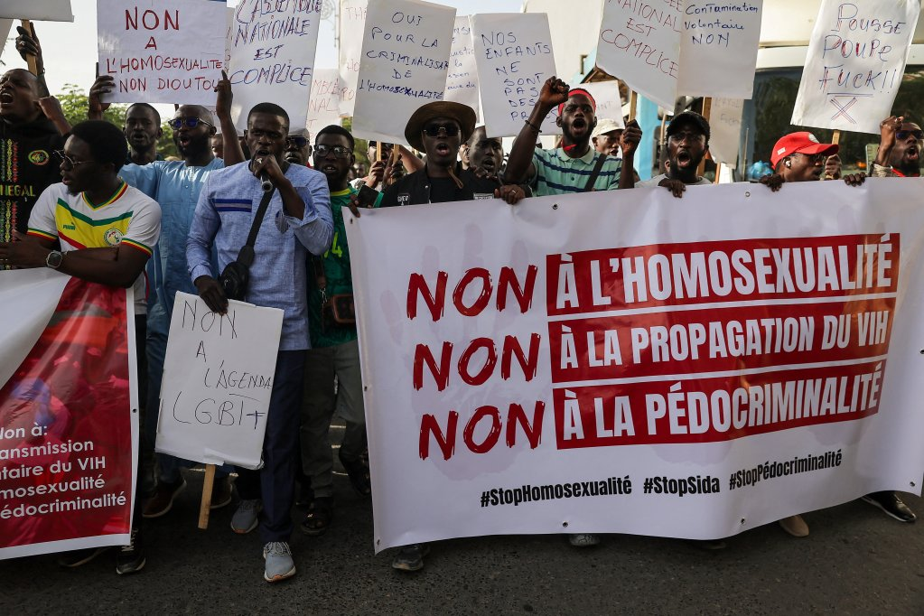 Sénégal : un projet de loi visant à « durcir les peines » pour homosexualité met en danger la communauté LGBT+