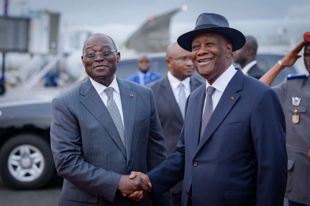 Côte d’Ivoire : le Président Alassane Ouattara regagne Abidjan après un séjour en France