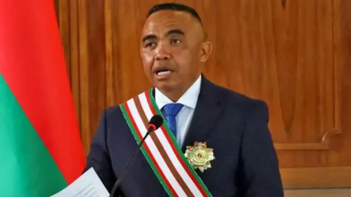 Madagascar : Randrianirina limoge le Premier ministre Rajaonarivelo et dissout le gouvernement