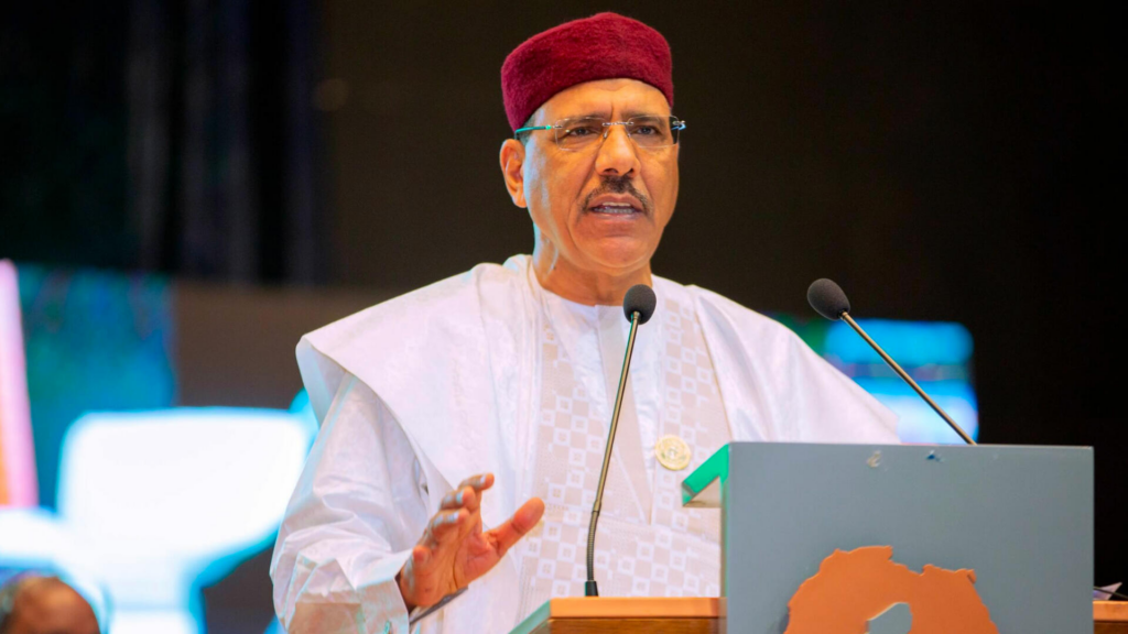 Niger : l&rsquo;UE exige la libération de Mohamed Bazoum, Niamey en colère