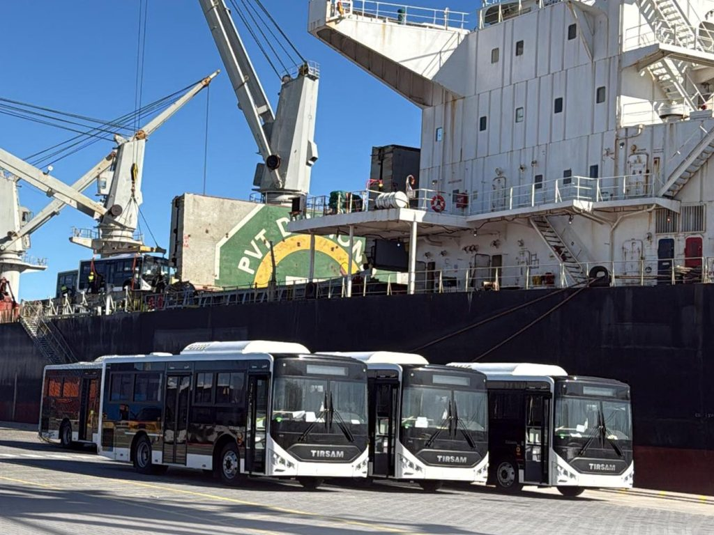 Algérie : L’EDIV réceptionne 568 bus au port d’Alger