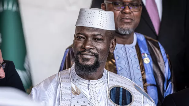 Guinée : un décret ordonne la dissolution de 40 partis politiques, dont les trois principaux