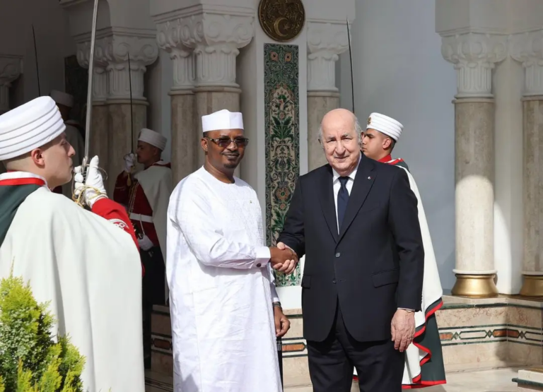 Algérie : Le président de la République accueille son homologue tchadien au siège de la Présidence de la République