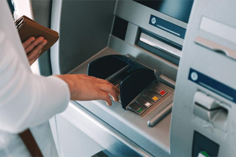 Egypte : interruption temporaire des services bancaires dans la nuit du 23 au 24 avril en raison du passage à l’heure d’été