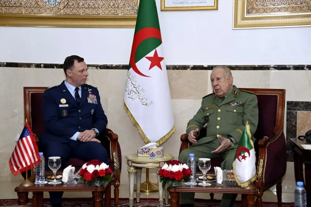 Algérie : Le Général d&rsquo;Armée Chanegriha reçoit le Commandant d&rsquo;Africom