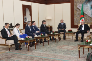 Algérie : Le président de la République reçoit le Secrétaire d&rsquo;Etat adjoint américain et le Commandant de l&rsquo;Africom