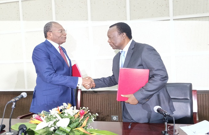 Congo-Brazzaville : double passation de service du ministre d’Etat Pierre Mabiala, qui promet d’accélérer les réformes et d’impulser une nouvelle dynamique disciplinaire à la Fonction publique 