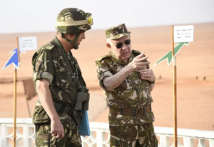 Algérie : Le Général d&rsquo;Armée Chanegriha supervise en 3e Région militaire un exercice tactique avec munitions réelles