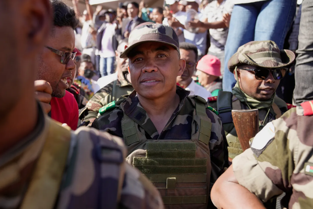 Madagascar : l’opposition réclame la destitution du colonel Randrianirina