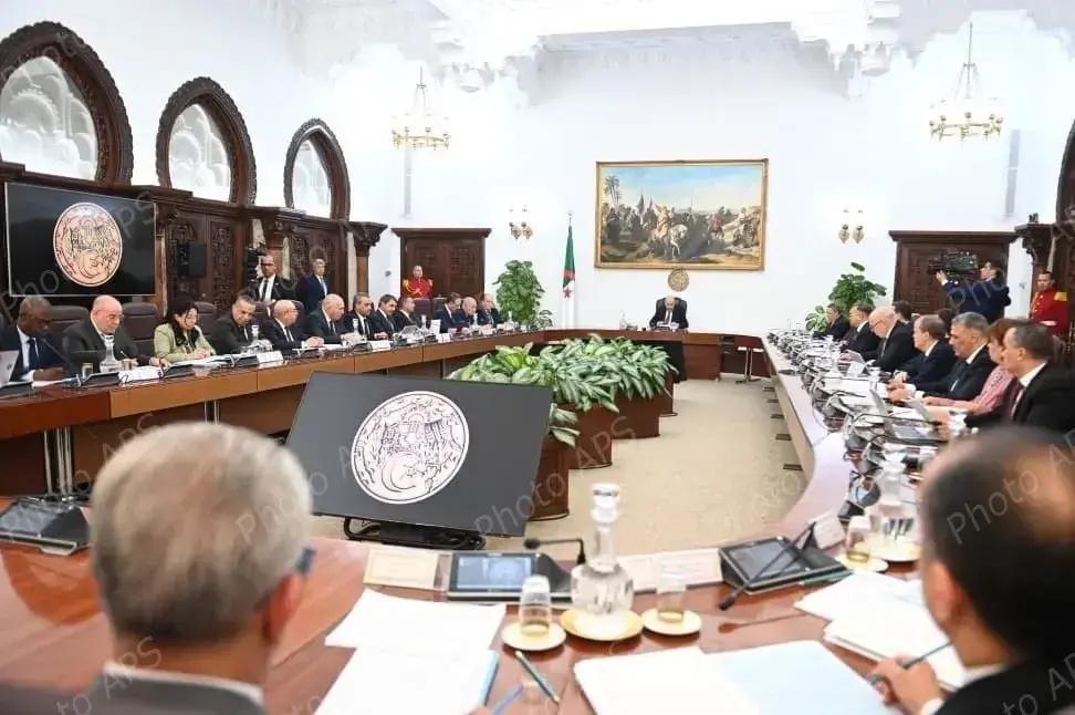 Algérie : Le président de la République ordonne le retrait des bus de plus de 25 ans dans un délai maximal de trois mois