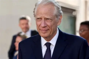 France : Dominique de Villepin visé par une enquête du parquet financier concernant des statuettes reçues en cadeau lorsqu&rsquo;il était au quai d&rsquo;Orsay