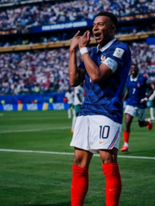 Equipe de France : Kylian Mbappé devient le meilleur buteur de l&rsquo;histoire des Bleus grâce à son doublé face au Sénégal