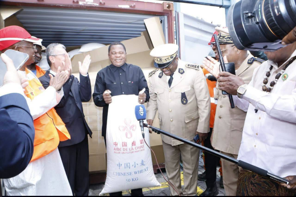 Cameroun : réception d’un don alimentaire de la Chine à Douala