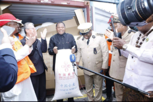 Cameroun : réception d&rsquo;un don alimentaire de la Chine à Douala