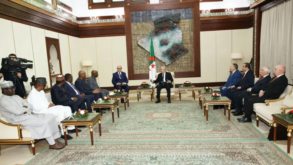 Algérie : Le président de la République reçoit les ministres du secteur des hydrocarbures du Nigeria et du Niger