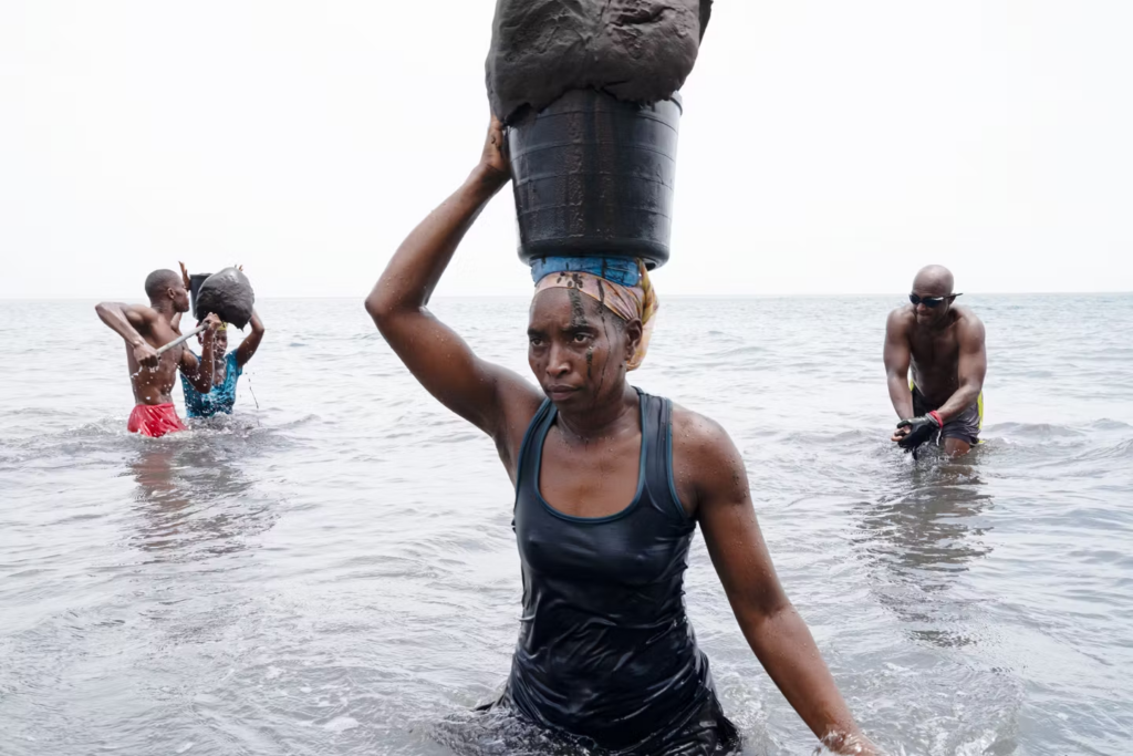 Sable noir : le combat quotidien des femmes du Cap-Vert