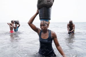 Sable noir : le combat quotidien des femmes du Cap-Vert