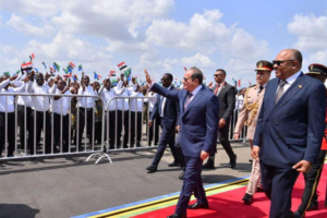 Al-Sissi arrive en Tanzanie, une visite placée sous le signe de la coopération avec le continent africain