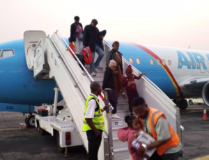 RDC : le Gouvernement rapatrie 121 ressortissants congolais d’Afrique du Sud