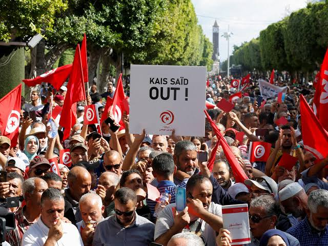 Tunisie : Des manifestants dénoncent le président Kais Saied