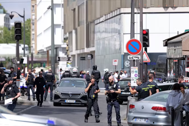 France : Trois blessés dans une attaque au couteau à Paris