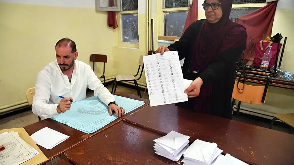Algérie : le FLN remporte les législatives, taux record d&rsquo;abstention