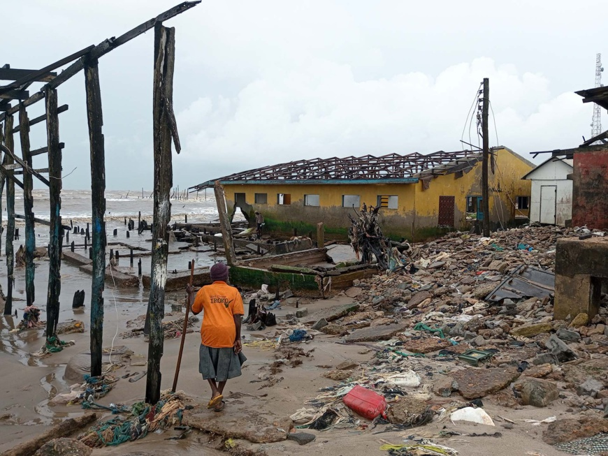 Nigeria : Ayetoro, un village peu à peu englouti par l’Atlantique