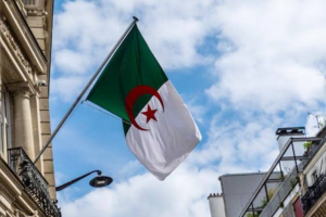 L&rsquo;Algérie décide de rompre ses relations diplomatiques avec les Emirats