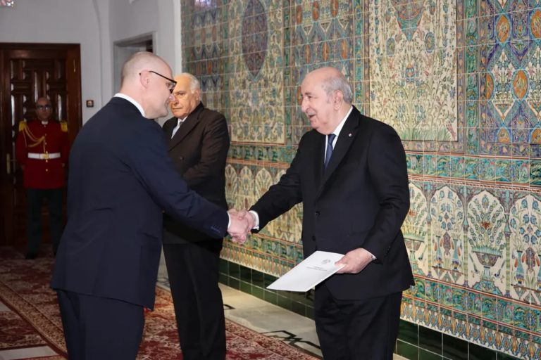 Algérie : Le président de la République reçoit les lettres de créance de six nouveaux ambassadeurs