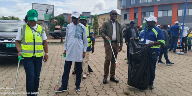 Gabon : Une opération de nettoyage clôt les activités de la  semaine de l’environnement à Libreville