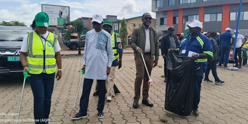 Gabon : Une opération de nettoyage clôt les activités de la  semaine de l’environnement à Libreville